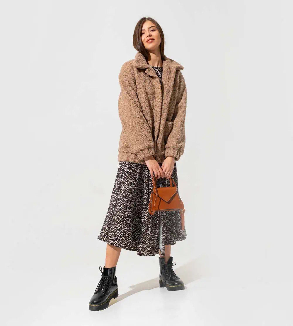 clothingstore2-woman-pic1b